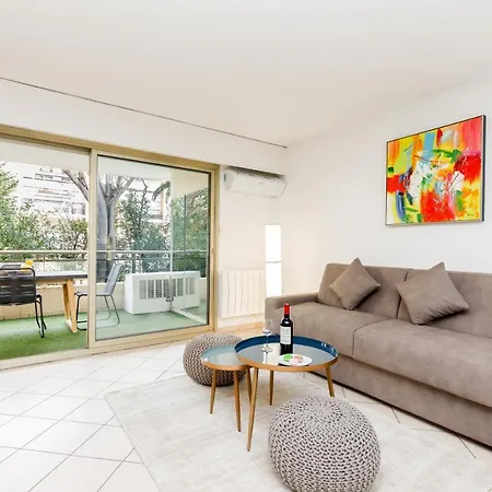 Select Yourhosthelper Apartment Cannes