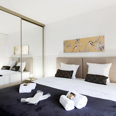 Select Yourhosthelper Apartment *